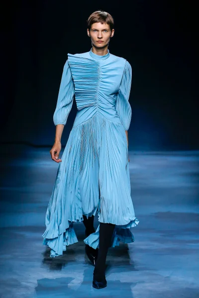 Look 1